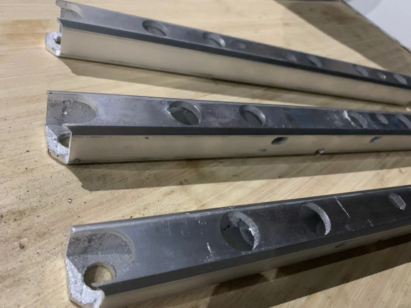 Aluminium buis gesneden door fiber laser.jpg